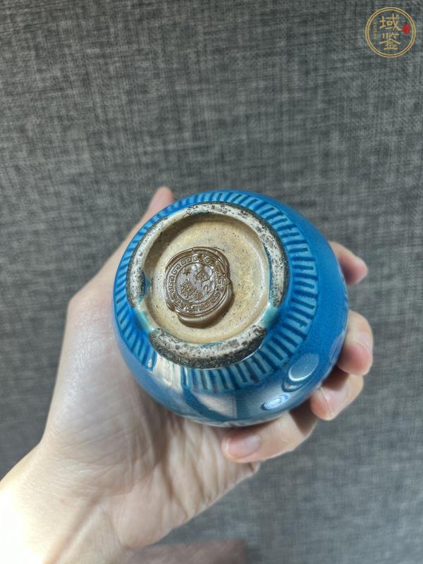古玩陶瓷孔雀藍釉刻夔龍紋水盂真品鑒賞圖