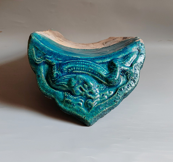 古玩轉賣明代高浮雕孔雀藍釉四爪龍紋瓦當拍賣，當前價格350元