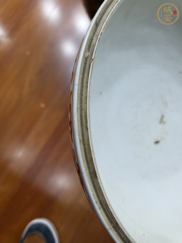 古玩陶瓷花間壽字紋礬紅捧盒真品鑒賞圖
