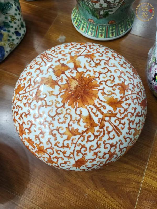 古玩陶瓷花間壽字紋礬紅捧盒真品鑒賞圖