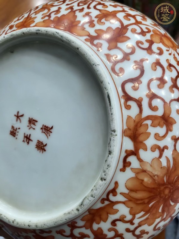 古玩陶瓷花間壽字紋礬紅捧盒真品鑒賞圖