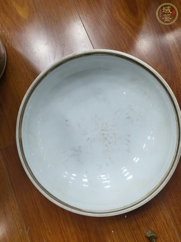 古玩陶瓷花間壽字紋礬紅捧盒真品鑒賞圖