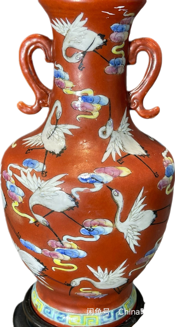 古玩陶瓷珊瑚紅粉彩云鶴紋雙耳瓶真品鑒賞圖