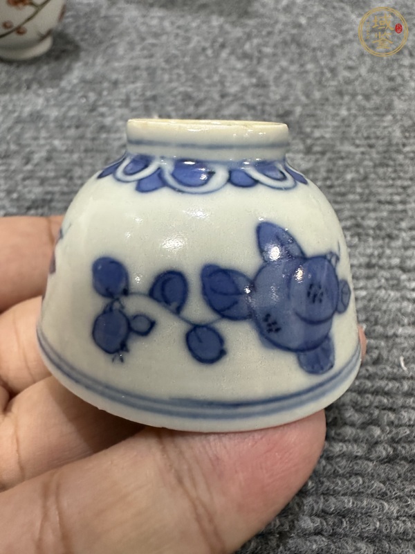 古玩陶瓷日本明治青花三多紋杯真品鑒賞圖