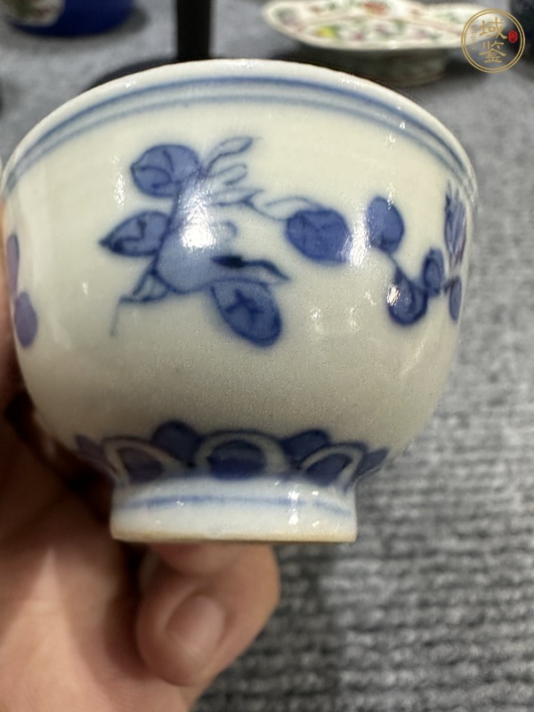 古玩陶瓷日本明治青花三多紋杯真品鑒賞圖