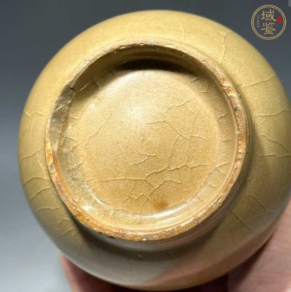古玩陶瓷南宋龍泉青瓷米黃釉瓶真品鑒賞圖