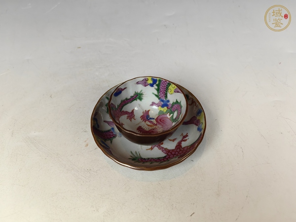 古玩清早外紫金釉內(nèi)粉彩過墻龍紋杯碟套真品鑒賞圖