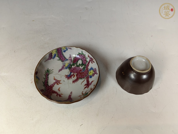 古玩陶瓷清早外紫金釉內(nèi)粉彩過墻龍紋杯碟套真品鑒賞圖