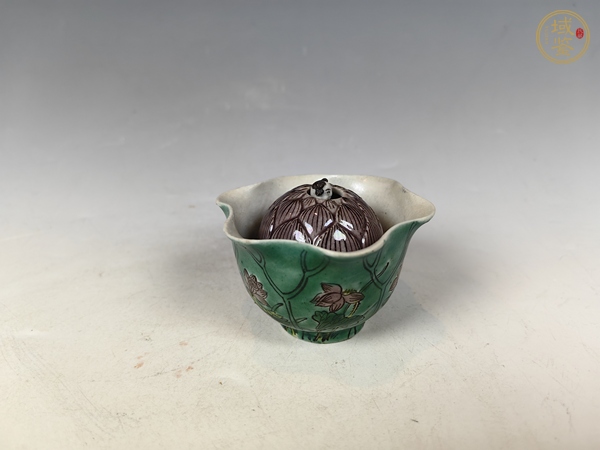 古玩陶瓷晚清民國素三彩荷葉紋公道杯真品鑒賞圖