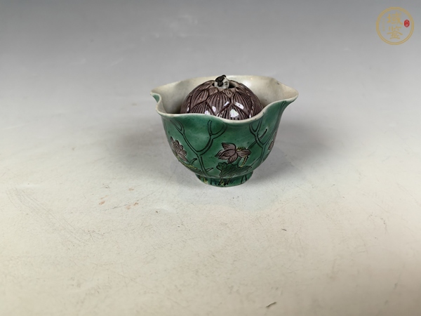 古玩陶瓷晚清民國素三彩荷葉紋公道杯真品鑒賞圖