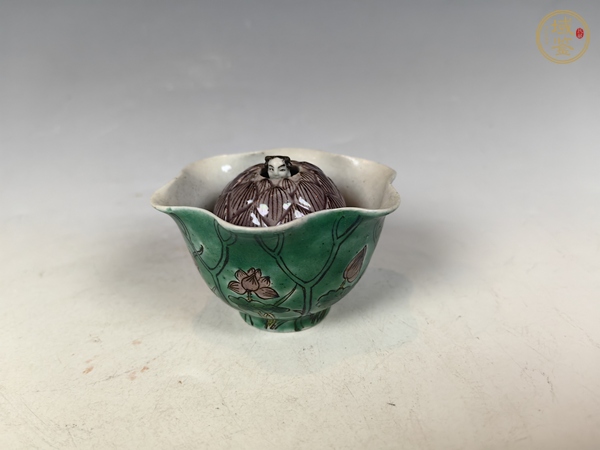 古玩陶瓷晚清民國素三彩荷葉紋公道杯真品鑒賞圖