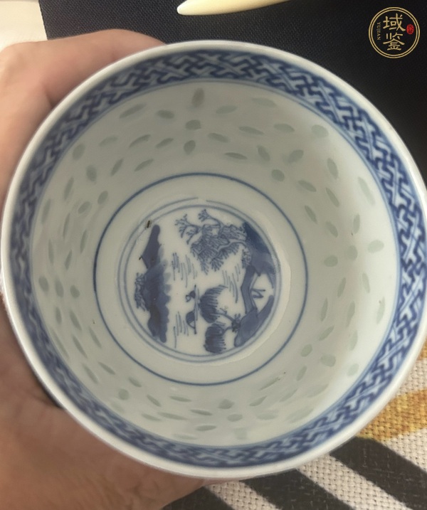 古玩陶瓷玲瓏瓷青花杯真品鑒賞圖