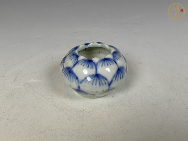 古玩陶瓷晚清青花蓮瓣紋文房水盂真品鑒賞圖