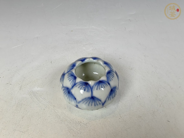 古玩陶瓷晚清青花蓮瓣紋文房水盂真品鑒賞圖