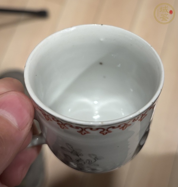 古玩陶瓷墨彩礬紅西洋人物馬克杯真品鑒賞圖