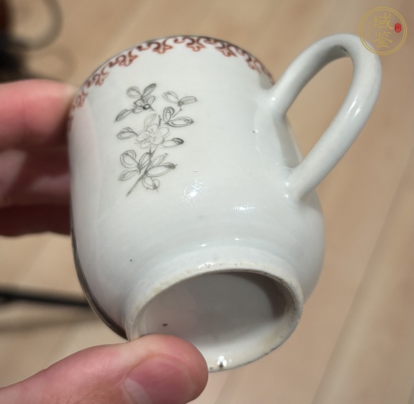 古玩陶瓷墨彩礬紅西洋人物馬克杯真品鑒賞圖