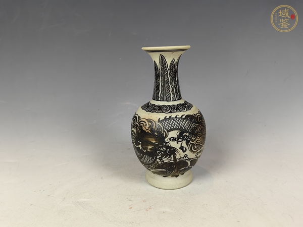 古玩陶瓷晚清返瓷墨彩魚化龍賞瓶真品鑒賞圖