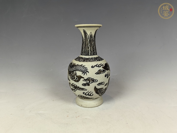 古玩陶瓷晚清返瓷墨彩魚化龍賞瓶真品鑒賞圖