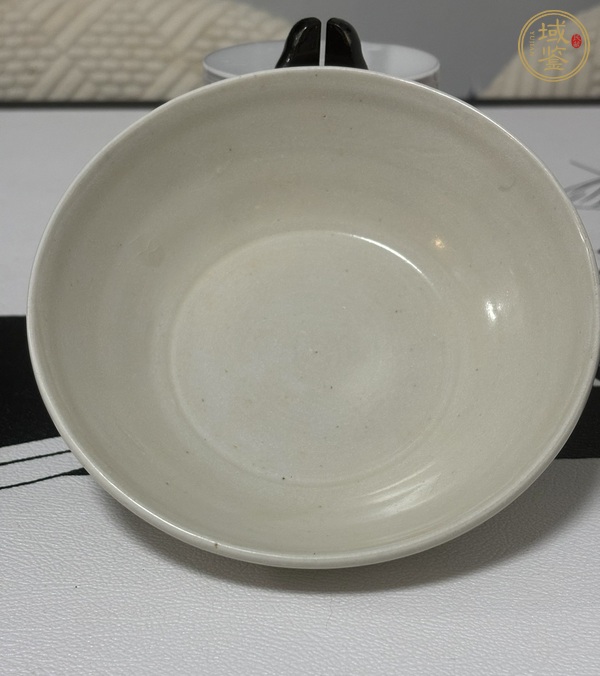 古玩陶瓷溯五代風華,藏一甌玉潤天光真品鑒賞圖
