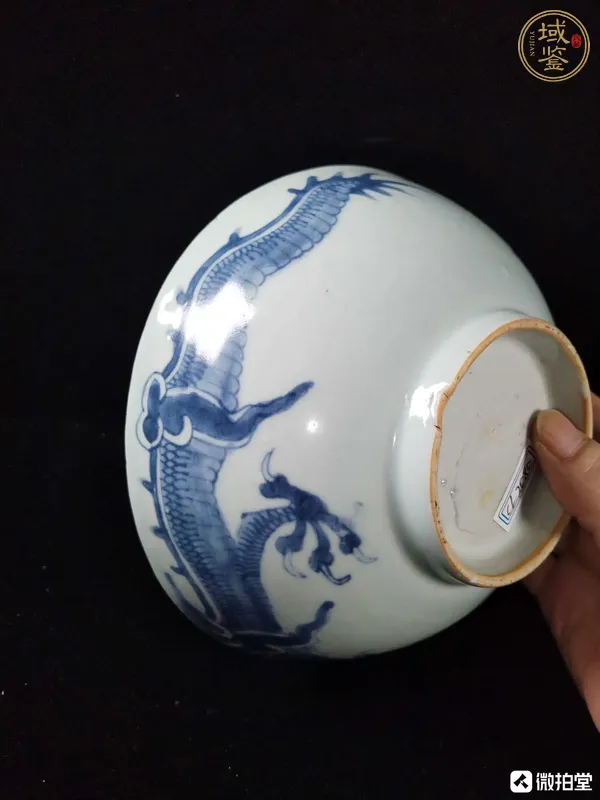 古玩陶瓷過墻龍紋青花碗真品鑒賞圖
