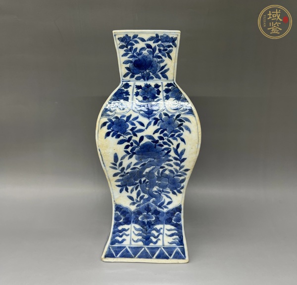 古玩陶瓷青花花卉紋四方瓶真品鑒賞圖