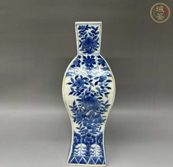 古玩陶瓷青花花卉紋四方瓶真品鑒賞圖