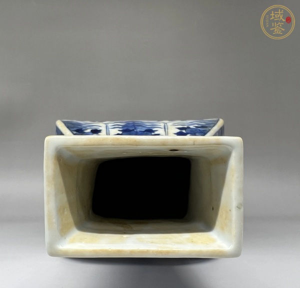 古玩陶瓷青花花卉紋四方瓶真品鑒賞圖