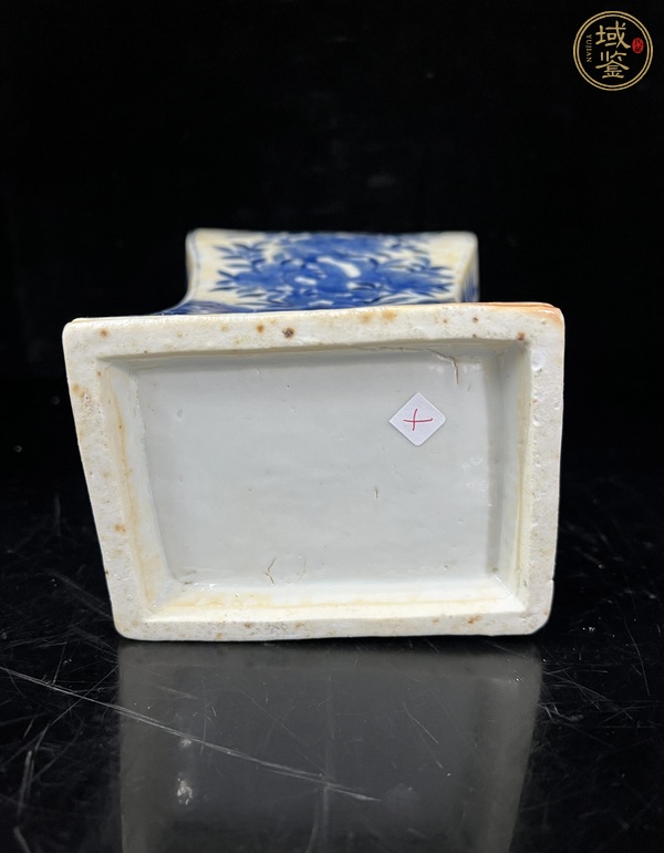 古玩陶瓷青花花卉紋四方瓶真品鑒賞圖
