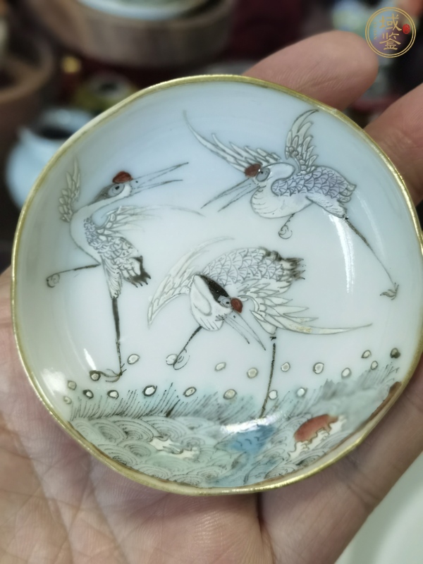 古玩陶瓷鶴紋粉彩盤真品鑒賞圖