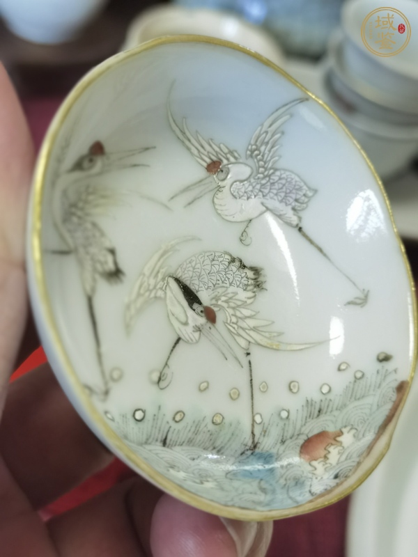 古玩陶瓷鶴紋粉彩盤真品鑒賞圖