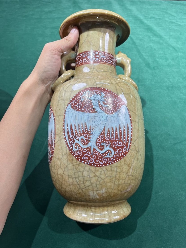 古玩轉(zhuǎn)賣清中期 哥釉粉彩團(tuán)鶴紋雙耳瓶拍賣，當(dāng)前價(jià)格0元