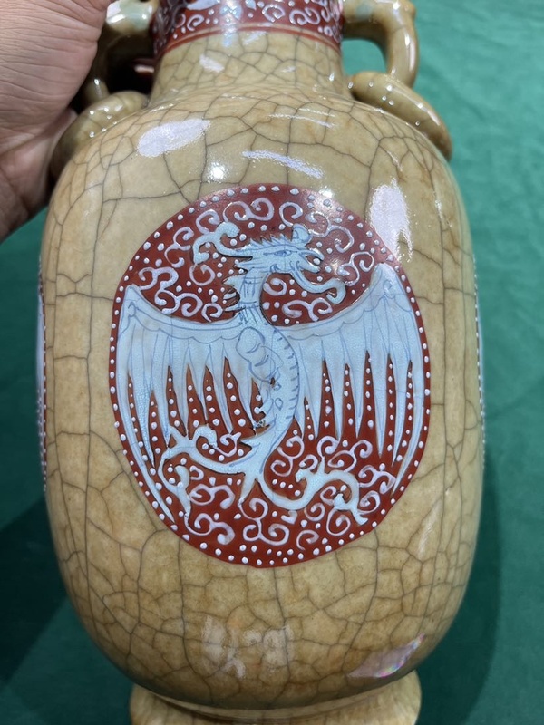 古玩陶瓷清中期 哥釉粉彩團鶴紋雙耳瓶拍賣,當前價格8500元