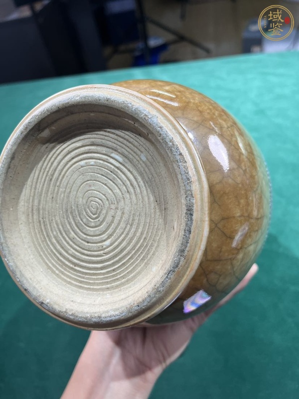 古玩陶瓷清中期 哥釉粉彩團鶴紋雙耳瓶真品鑒賞圖