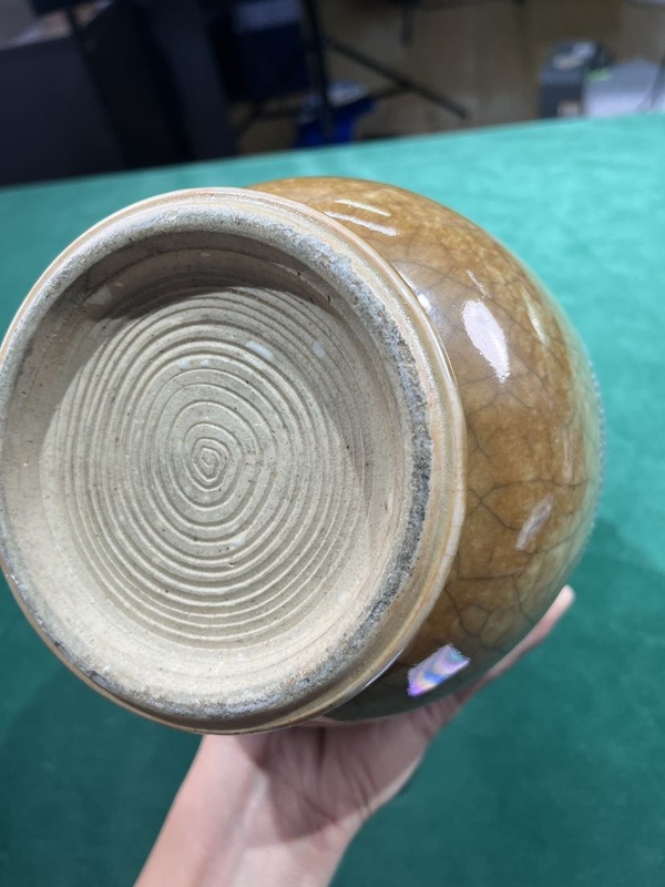 古玩陶瓷清中期 哥釉粉彩團鶴紋雙耳瓶拍賣,當前價格8500元