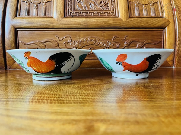 古玩彩繪大公雞紋碗真品鑒賞圖
