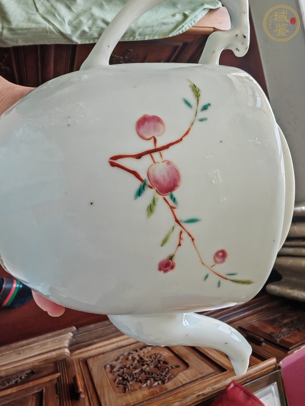 古玩陶瓷粉彩壽桃紋壺真品鑒賞圖