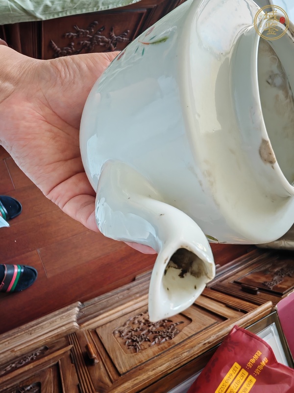 古玩陶瓷粉彩壽桃紋壺真品鑒賞圖