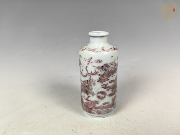 古玩陶瓷清晚釉里紅雙龍戲珠鼻煙壺真品鑒賞圖