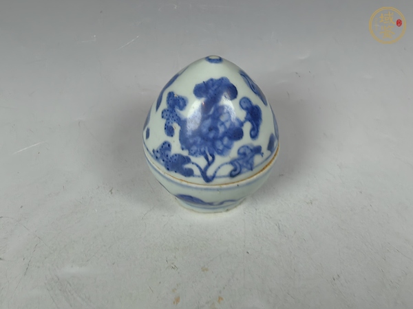古玩陶瓷明代青花花卉紋雞心蓋盒真品鑒賞圖