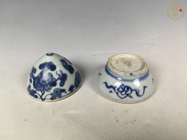 古玩陶瓷明代青花花卉紋雞心蓋盒真品鑒賞圖