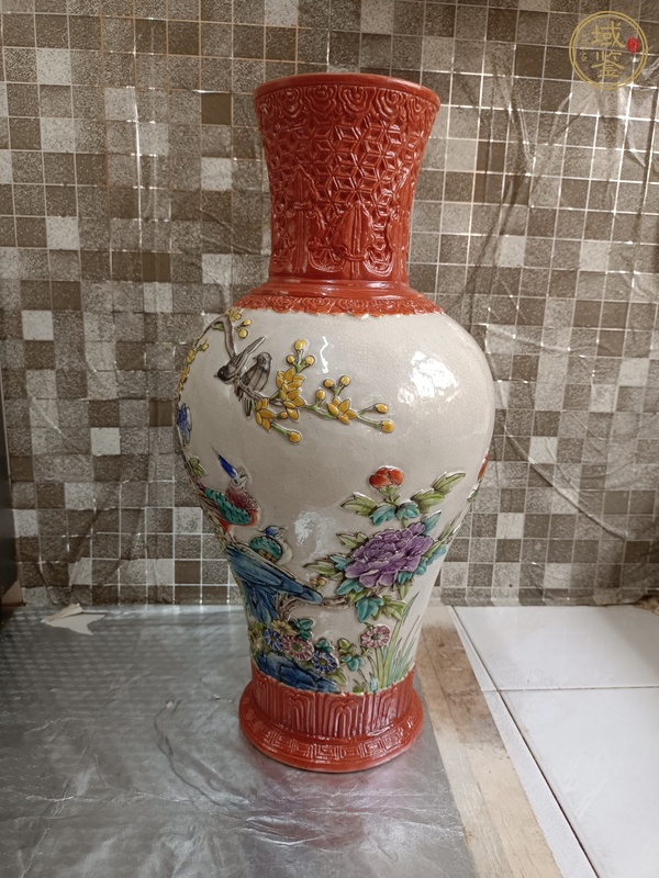 古玩陶瓷粉彩堆塑花鳥紋觀音瓶真品鑒賞圖