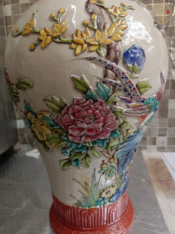 古玩陶瓷粉彩堆塑花鳥紋觀音瓶真品鑒賞圖