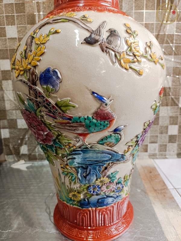 古玩陶瓷粉彩堆塑花鳥紋觀音瓶真品鑒賞圖