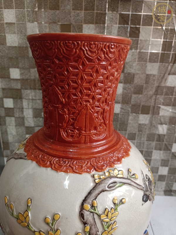 古玩陶瓷粉彩堆塑花鳥紋觀音瓶真品鑒賞圖