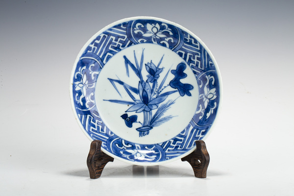 古玩陶瓷明晚·青花開窗一束蓮紋盤拍賣,當(dāng)前價格1440元