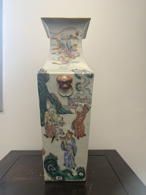 古玩陶瓷雙鋪首粉彩人物四方瓶拍賣,當(dāng)前價(jià)格45000元