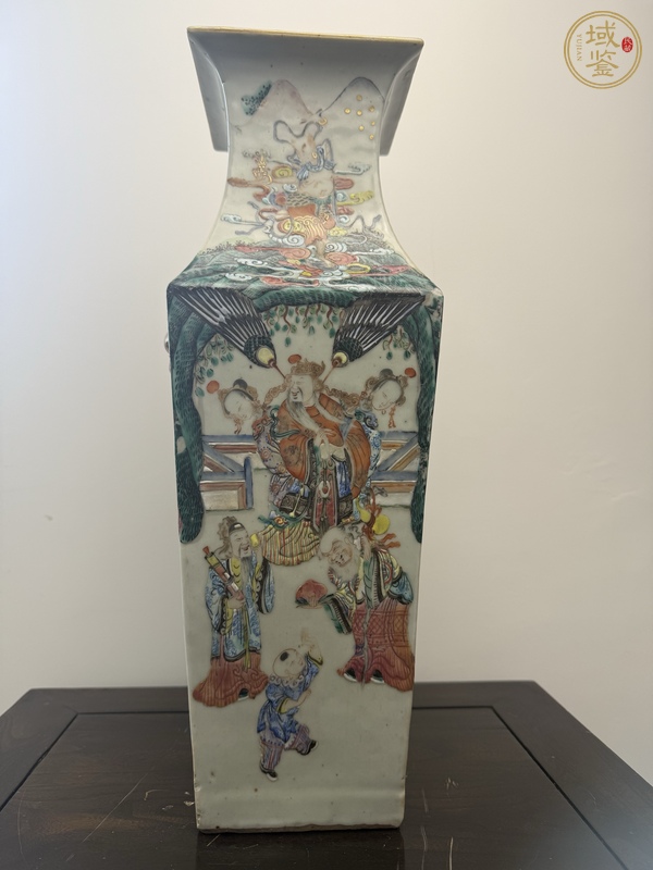 古玩陶瓷雙鋪首粉彩人物四方瓶真品鑒賞圖