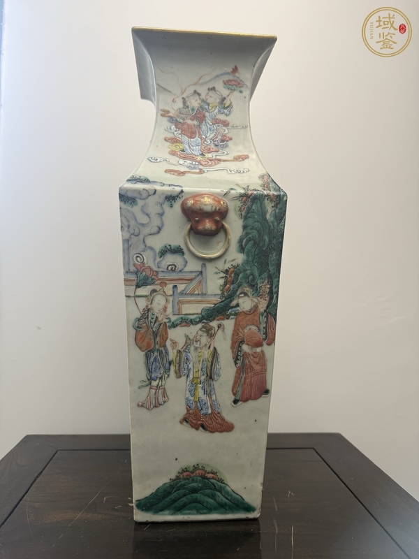 古玩陶瓷雙鋪首粉彩人物四方瓶真品鑒賞圖