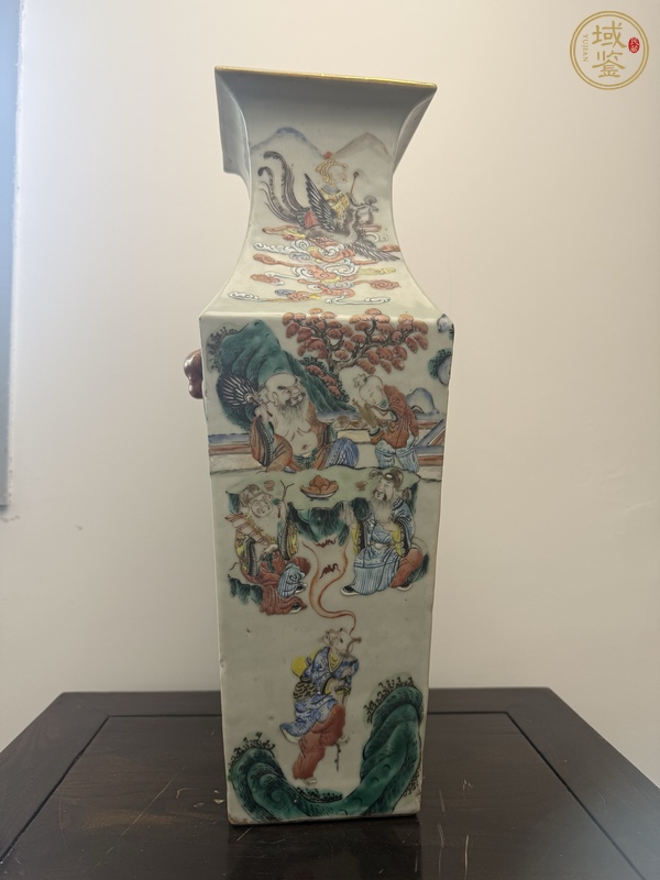 古玩陶瓷雙鋪首粉彩人物四方瓶真品鑒賞圖