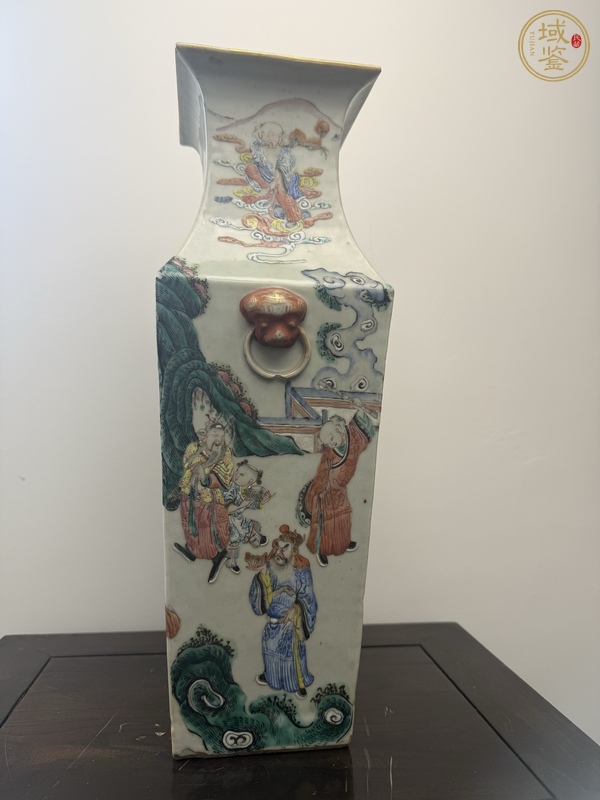 古玩陶瓷雙鋪首粉彩人物四方瓶真品鑒賞圖